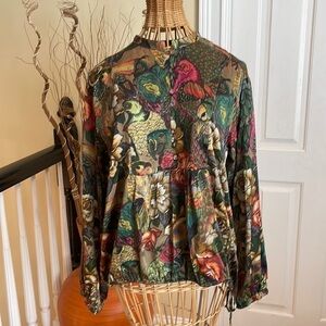 Johnny Was 🔥sale🔥 blouse with parrots. Fall colors